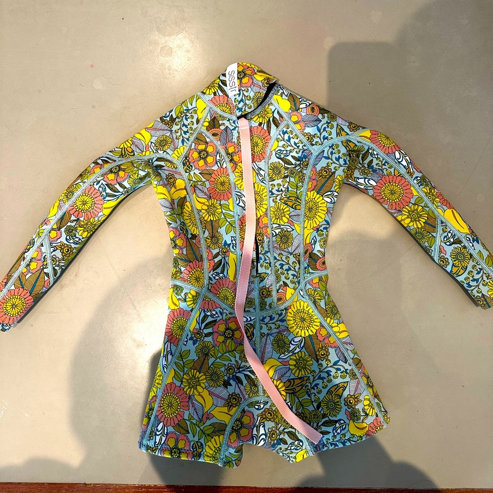 Sisstrevolution youth wetsuit size US 2